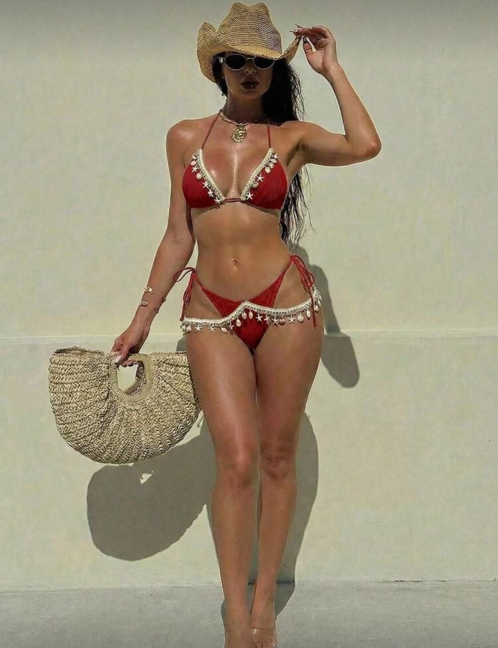 Set de Bikini Halter de 3 Piezas con Falda Café y Aplicaciones de Conchas - Image 2