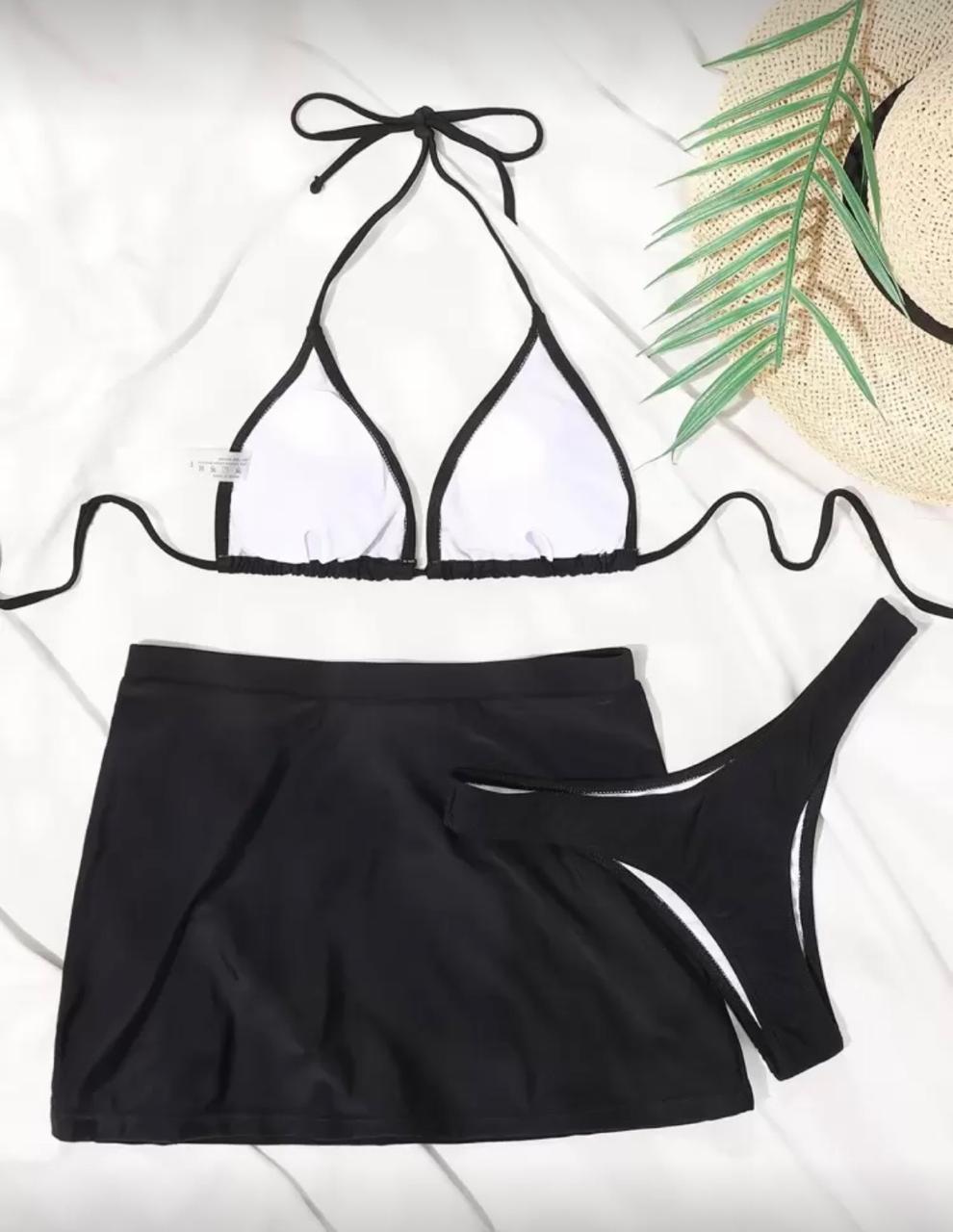 Set de Bikini Halter Tanga de 3 Piezas con Falda Cover-Up Negra - Image 2
