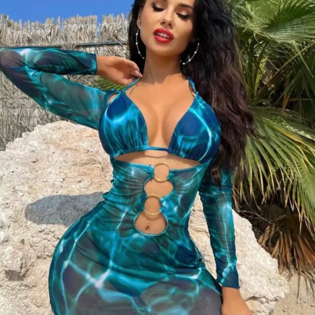Set de Bikini Halter de 3 Piezas con Cover-Up Floral de Manga Larga
