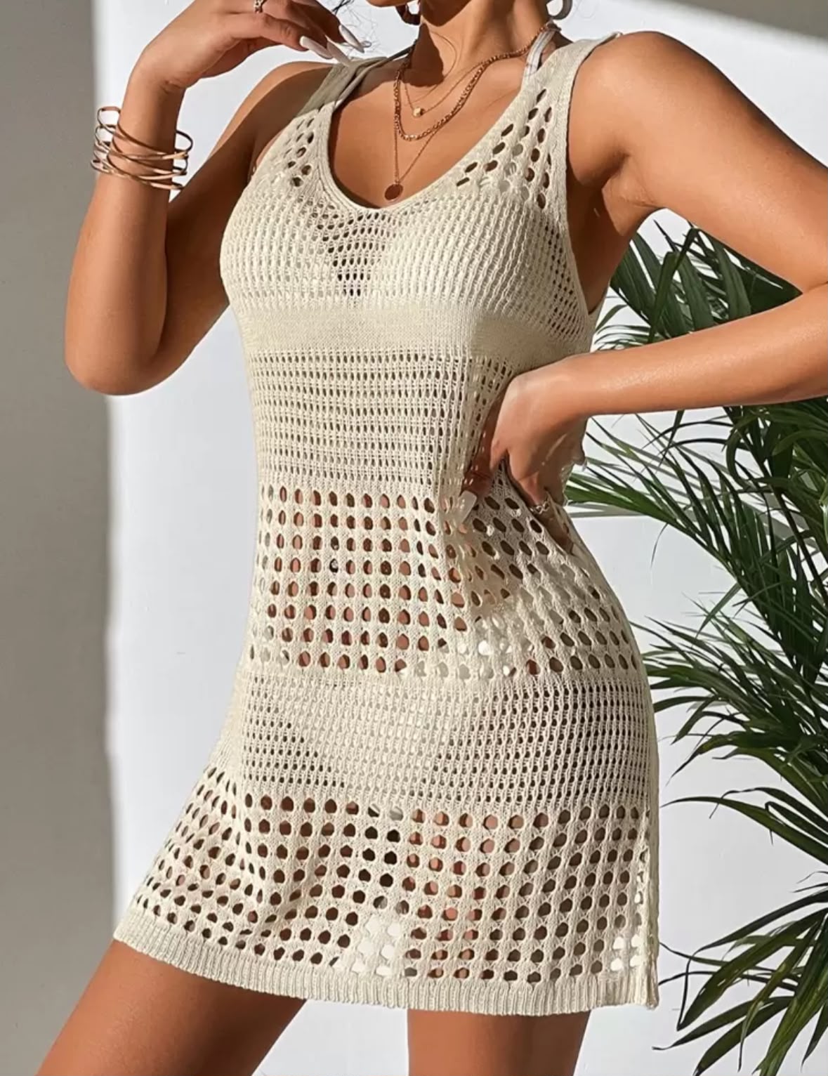 Vestido Playero Tejido Crochet Beige con Diseño Calado - Image 3