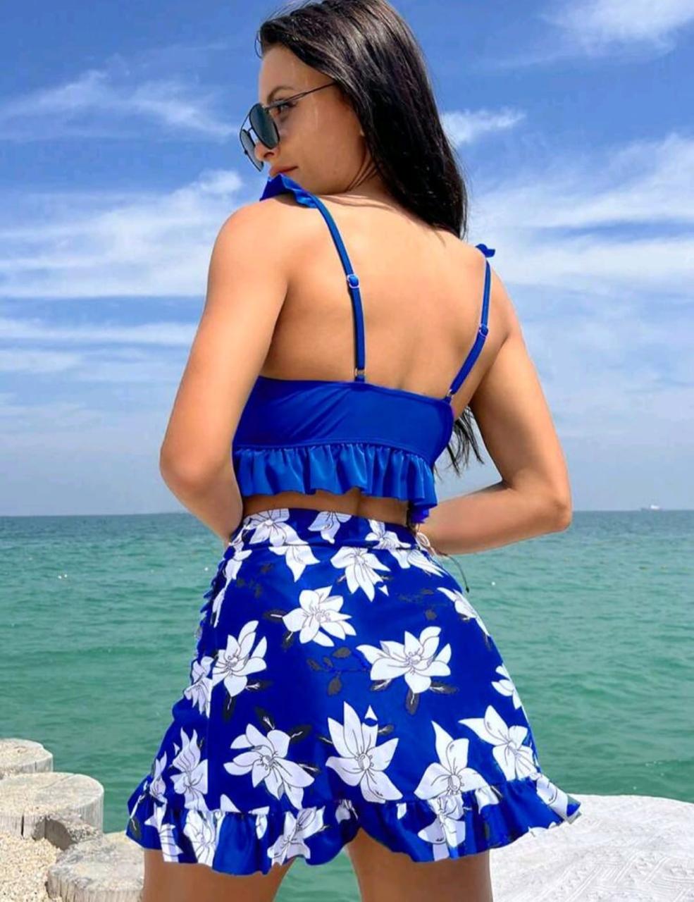 Set de Bikini de 3 Piezas con Top de Olanes y Falda Floral - Image 2