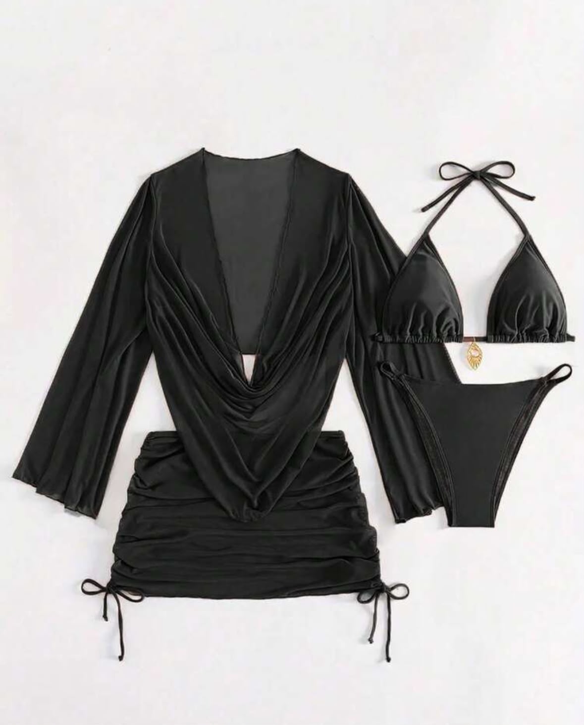 Set de 4 piezas en color negro: bikini halter con detalle dorado, top de manga larga