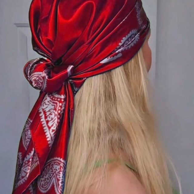Pañoleta Paisley Rojo Satinado