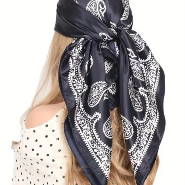 Pañoleta Paisley Negro y Blanco